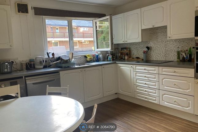 Flat, Helsby Court Pollitt Drive, London photo 4