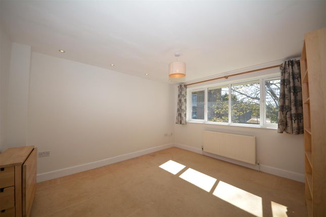 Thumbnail Flat to rent in Park Gate, London