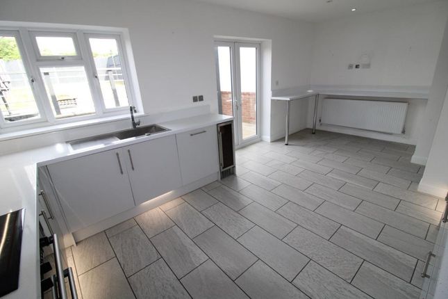 13, Oakwood Drive, Milton Keynes photo 4