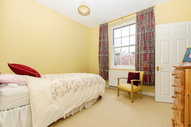 Flat 3, Glovers Court, Glovers Close, SHERBORNE photo 4