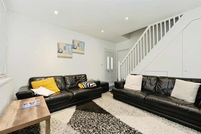 Hillview, Sparrows Herne, Bushey photo 3