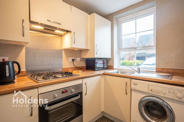 32 Fairclough Drive, Preston photo 3