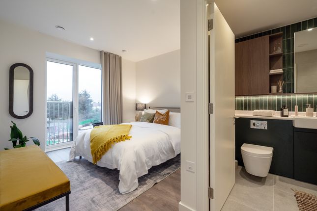 963, The Maple, 10, Aviator Drive, London photo 4