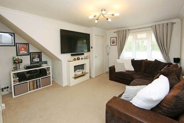 30, Whitebeam Close, Telford photo 3