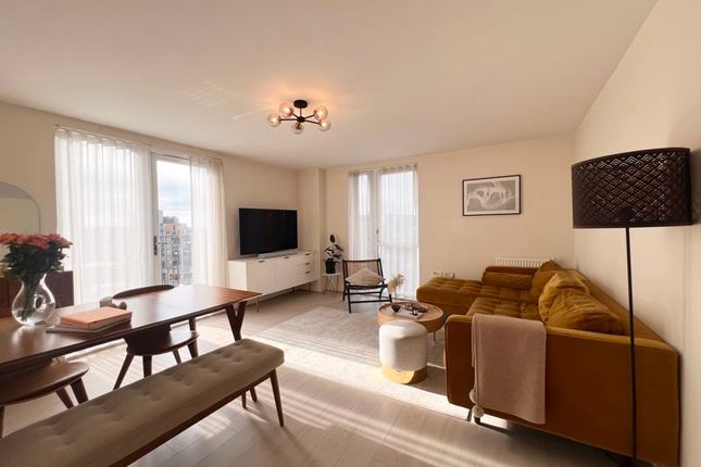 Flat for sale in Charcot Road, London