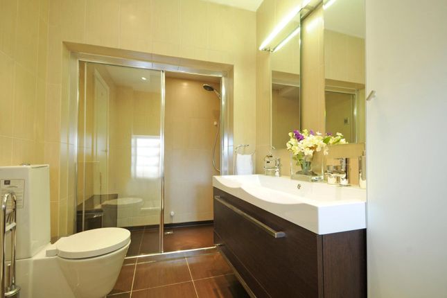 Flat 30 Boydell Court,, St. Johns Wood Park, London photo 3