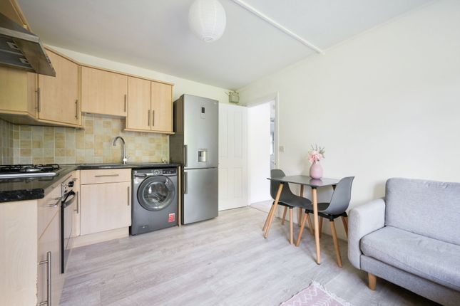 Flat 3,, Wilton, Edenbridge photo 3