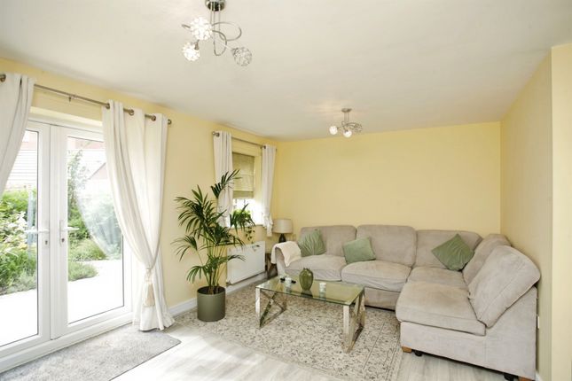 13, East Close, Rugby photo 3