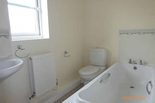 24, St. James Way, Tiverton photo 3