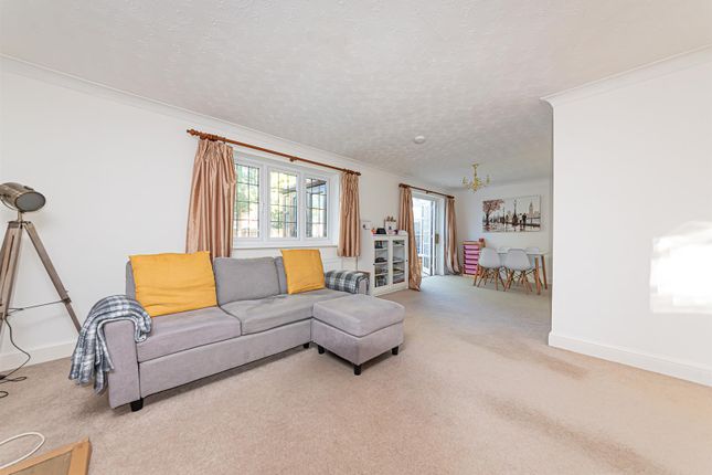 6, Leith Close, Crowthorne photo 4
