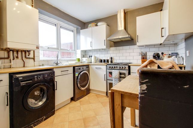 20 Poplar Avenue, Swindon photo 4