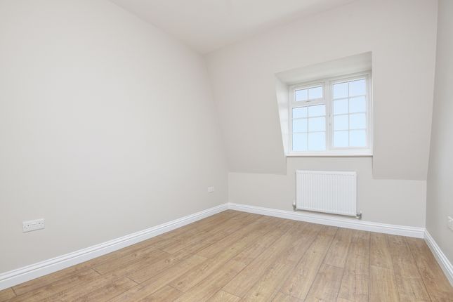 Flat 5 Tulip Court, 131a, Manor Drive North, Surrey photo 2