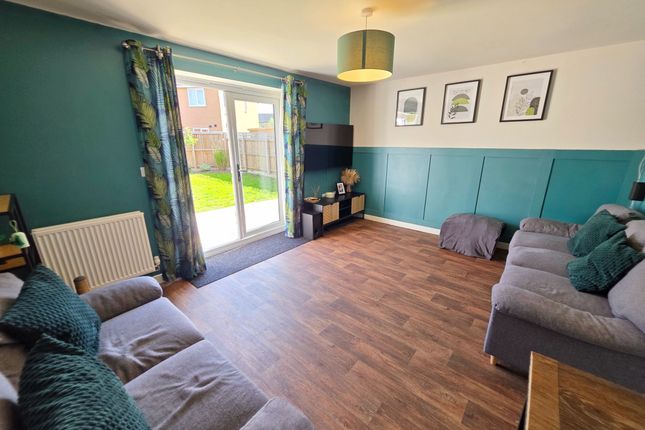 4 Blossom Crescent, Doncaster photo 4