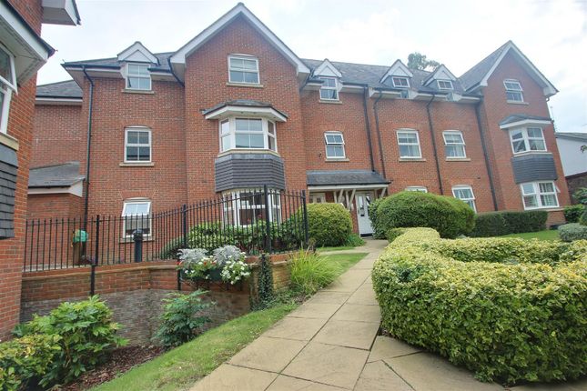 Flat for sale in Gowers Yard, Tring