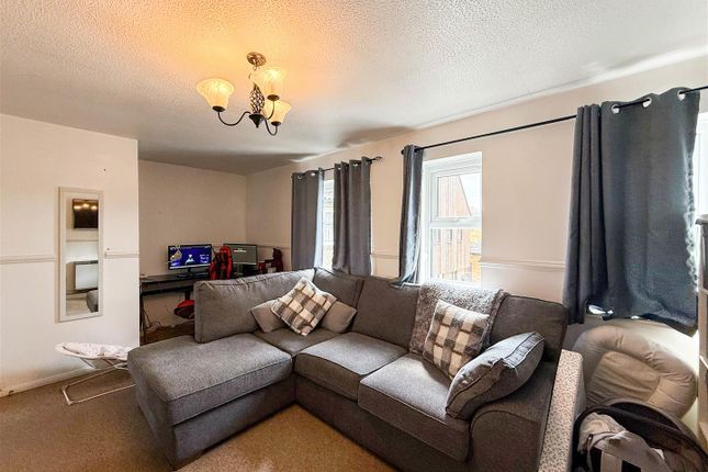 18, Dovecote, Southend-On-Sea photo 4