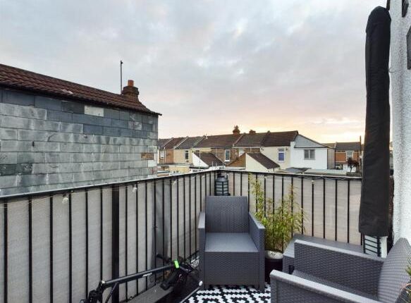 Flat First Floor, 198, Queens Road, PORTSMOUTH photo 4