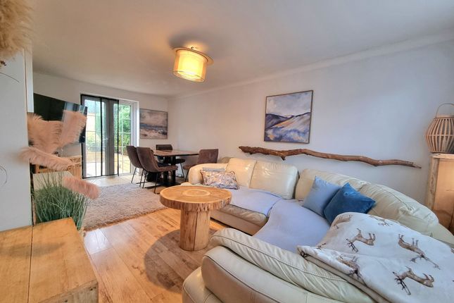 9 Mere Close, Sale photo 2