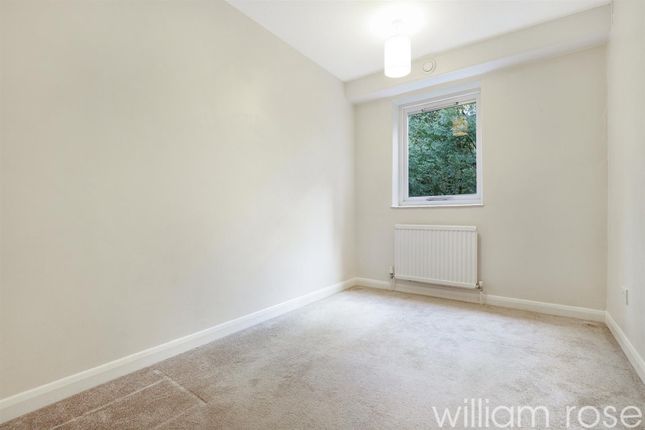 Flat for sale in Bridle Path, Woodford Green