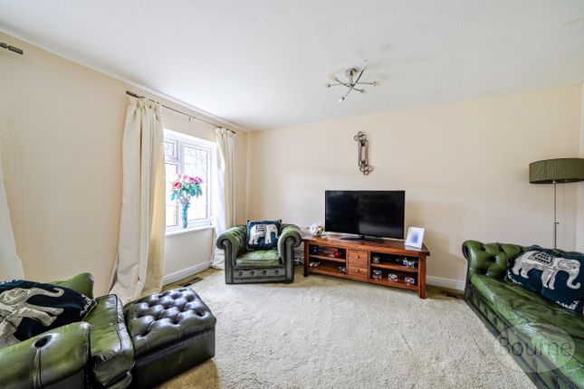 2, Cumberland Avenue, Guildford photo 2