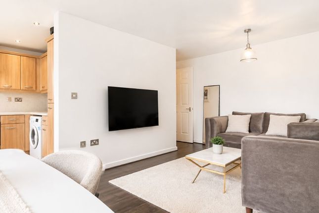 Flat 17 Amethyst Court, Enstone Road, Enfield photo 4