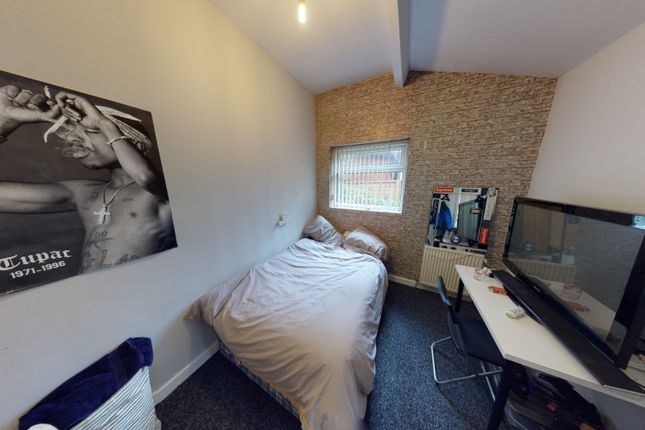 A Cozy And Well-Maintained Single Bedroom Featurin...