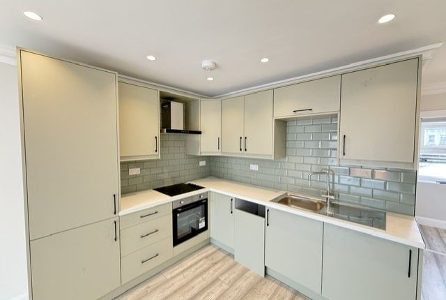 Flat 5, Watford photo 3