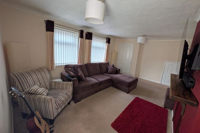8, Horsley Crescent, Belper photo 4