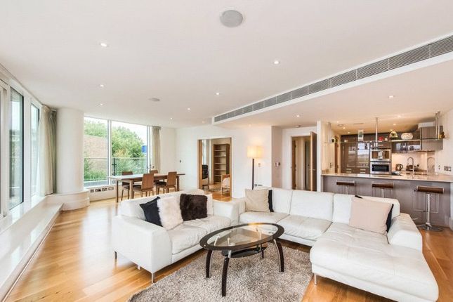 Flat for sale in Ensign House, Battersea Reach