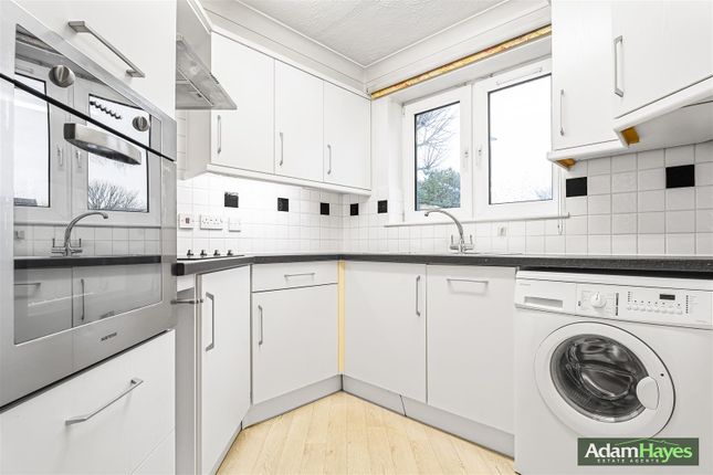 Flat 15, Weston Court, Farnham Close, London photo 2
