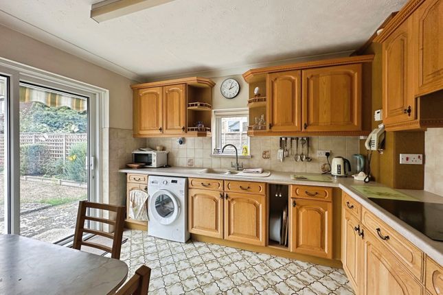 62, Rosemary Gardens, Camberley photo 3