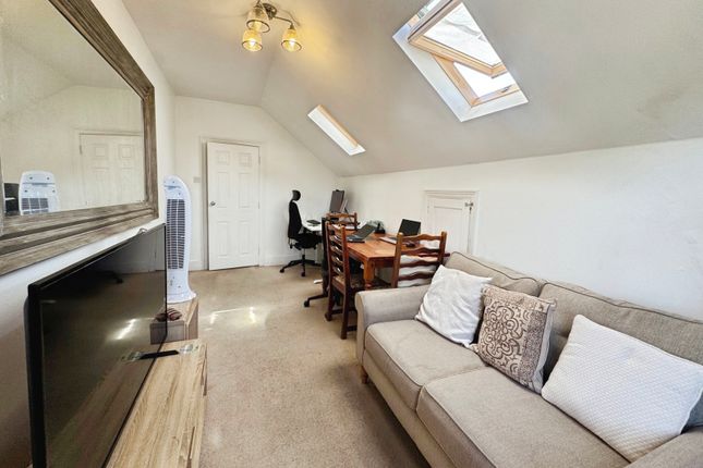 32D, Southampton Street, Farnborough photo 4