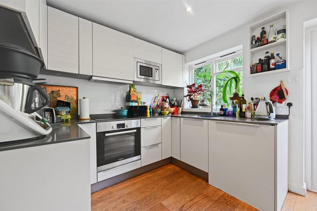 54, Batoum Gardens, London photo 4