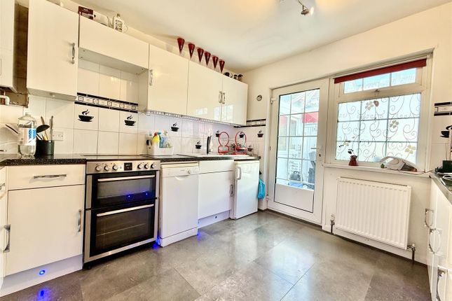 10, Milton Crescent, Brixham photo 3