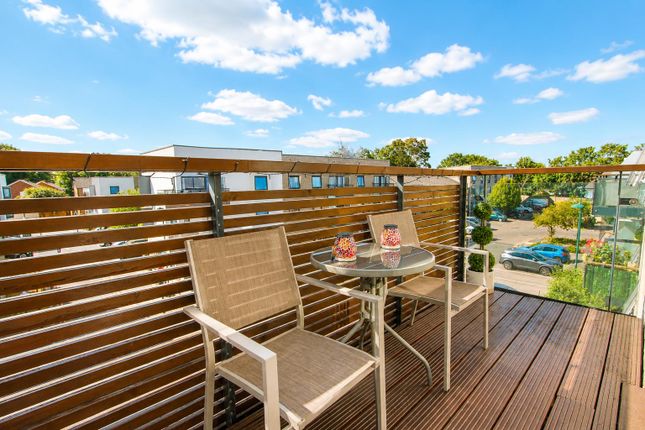 74, Ferndale Crescent, Carshalton photo 2