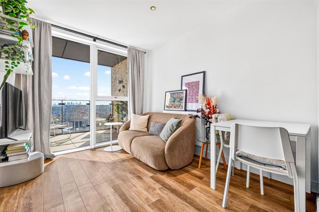 Flat 55, Riders Towers, 39 Track Street, London photo 3