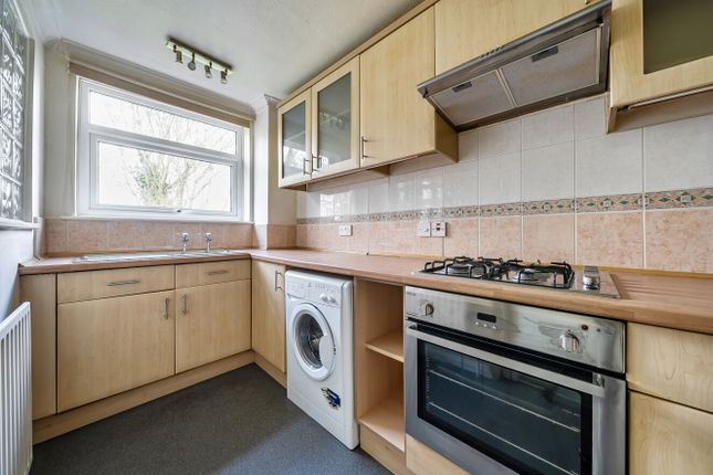 61, Paddock Close, Dartford photo 3