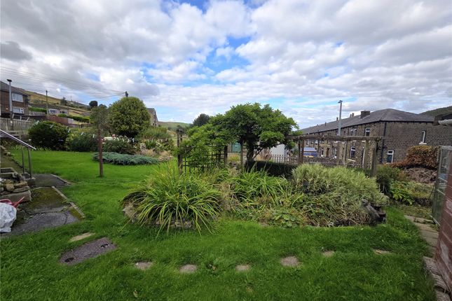 32, Netherley Drive, Huddersfield photo 2
