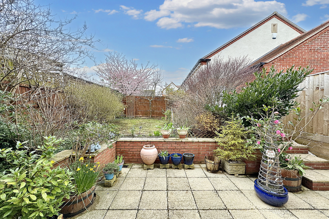 End terrace house for sale in Berry Close, Faringdon