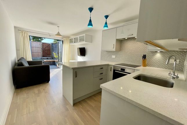 9A, Band Lane, Egham photo 2