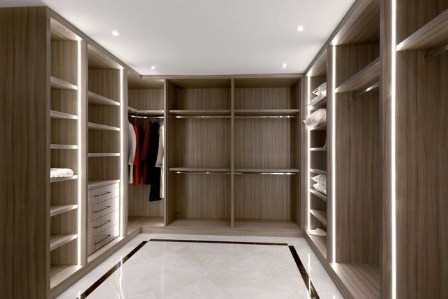 Walk-In-Wardrobe