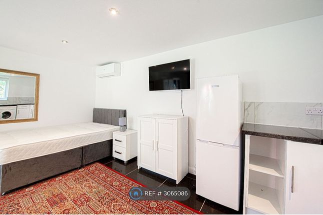 Grasmere Avenue, Wembley photo 5