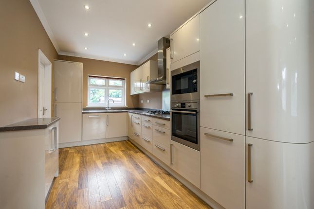 2, Rutland Gardens, Ealing photo 4