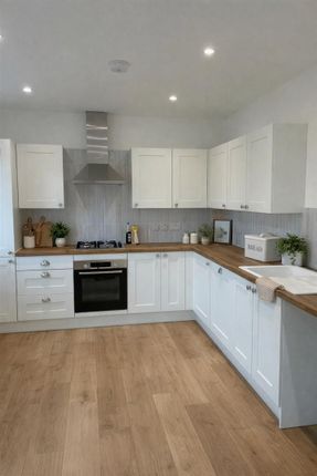 1, Hawthorn Drive, Hemsworth photo 2