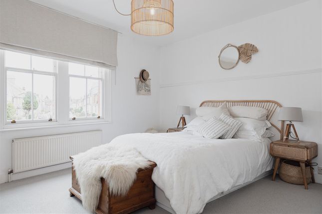 End terrace house for sale in Oakhill Road, Reigate
