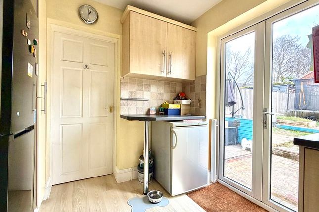 28, John Gunn Close, Chard photo 4