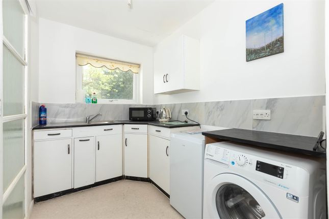 Flat 23, Llandaff Court, Downview Road, Worthing photo 4