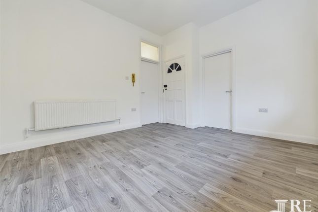 14A, Connaught Road, London photo 2