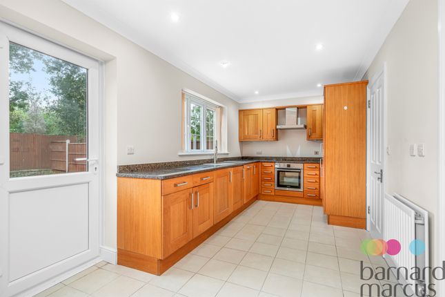 House 1, Amber Close, County Gate, New Barnet, En5 photo 4