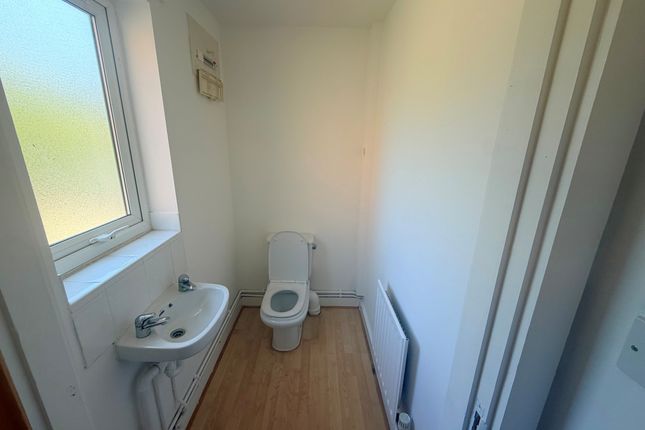 60, Altrincham photo 4