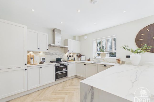 Hollicombe, Manor Grove, Goldfinch Way, Lydney photo 3